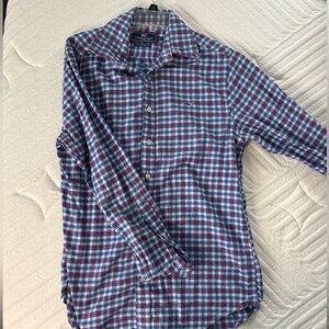 Men’s medium vineyard vines button down shirt
